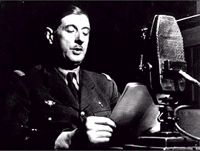 Le gnral de Gaulle au micro de la BBC- Image www.charles-de-gaulle.org