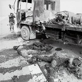 Cadavres irakiens sur 'l'autoroute de la mort' 