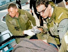 Evacuation sanitaire d'un soldat israélien engagé à Jénine, 9.4.02