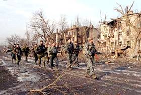 Soldats russes dans Grozny, janvier 2000