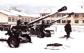 Hiver: obusiers légers de 105 mm engagés par le Royaume-Uni en Bosnie