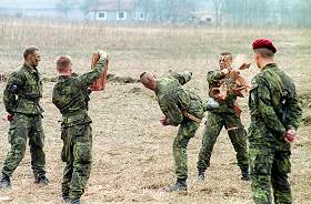 Soldats de la République tchèque à l'entraînement