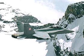 Les F/A-18 Hornet sont plus habitués aux Alpes!