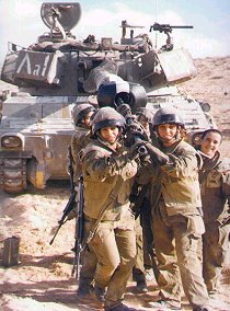 Soldats féminins israéliens à l'instruction