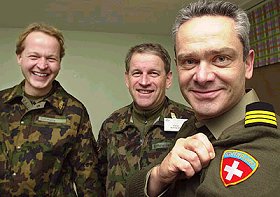 Le colonel EMG Baud, à droite sur l'image, durant l'exercice Viking 99