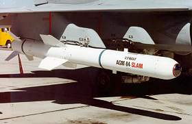 Missile air-sol SLAM sous l'aile d'un F/A-18